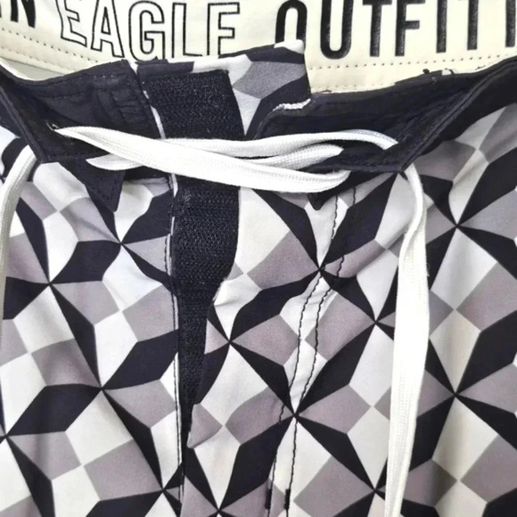 American Eagle Men's Hybrid Geometric Black White Gray Board Shorts Size Large - Picture 4 of 13
